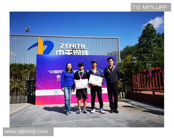 南京网球队在冠军赛中的团队协作展现出色值得赞赏的表现与启示